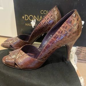 Couture Donald Pliner Gator Pumps